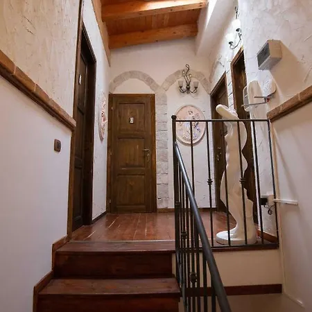 Bed & Breakfast La Casa In Pietra 3*